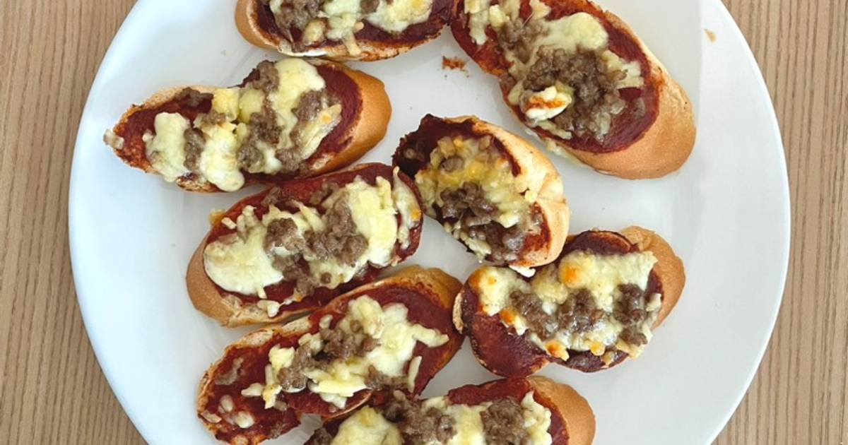 Resipi Pizza Baguette air fryer (Meat Topping) oleh perryna Cookpad