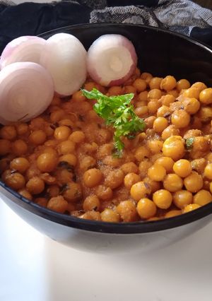 A picture of Matar ke Chole (Yellow Pea Curry).