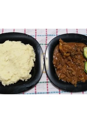 A picture of Mashed potatoes #4weekschallenge.