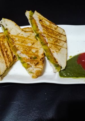 A picture of Aloo sandwich.