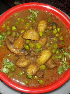 मटर मशरूम की सब्जी (matar mushroom ki sabzi recipe in Hindi) रेसिपी मुख्य फोटो