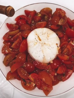 Foto de Salada de Tomate e Burrata