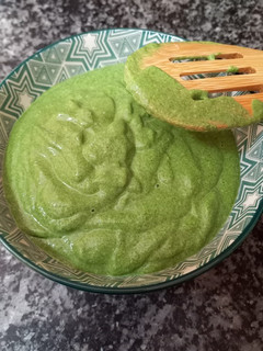 Una foto de Salsa verde de espinacas