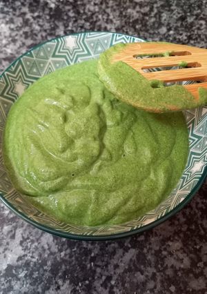 Una foto de Salsa verde de espinacas