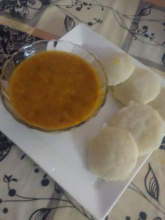 A picture of Idli sambar.