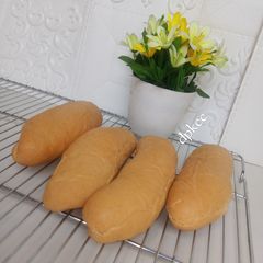A picture of Fluffy hotdog roll.