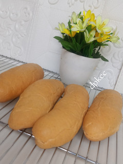 A picture of Fluffy hotdog roll.