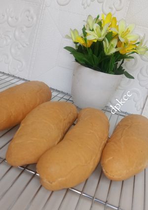 A picture of Fluffy hotdog roll.