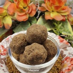 A picture of Methi Sattu Laddoos (Fenugreek seeds laddu).