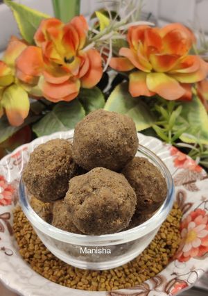 A picture of Methi Sattu Laddoos (Fenugreek seeds laddu).