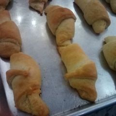 A picture of Buttery garlic cresant rolls.