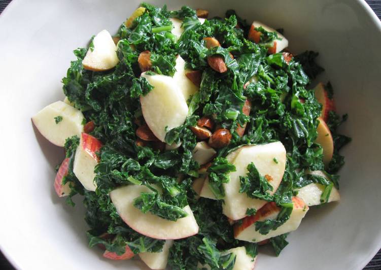 Easy Recipe: Appetizing Kale Apple Almond Salad