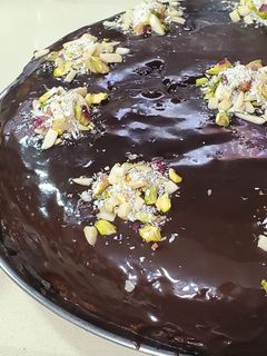 صورة لوصفة كيكة الشوكولاتة بالمكسرات