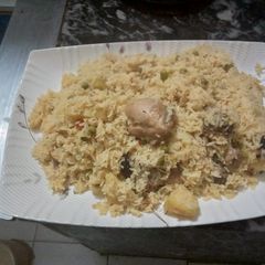 A picture of Chicken pulao.