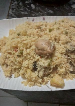 A picture of Chicken pulao.