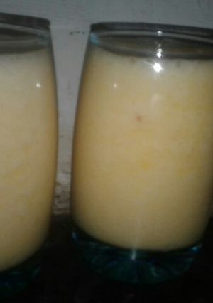 Una foto de Licuado de pelones y bananas
