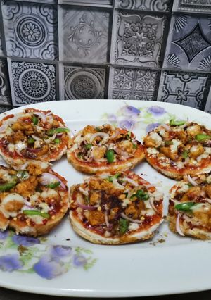 A picture of Bread Pizza 🍕.