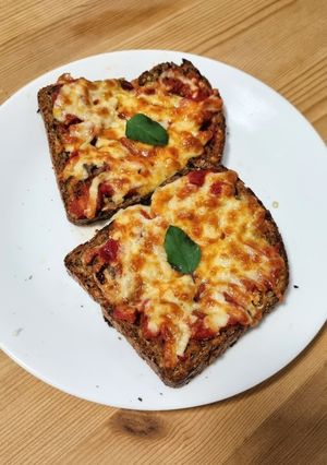 รูปของ Pizza Marinara บนขนมปัง แบบง่ายมาก