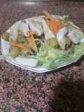 Ensalada de pollo, champiñones y zanahoria