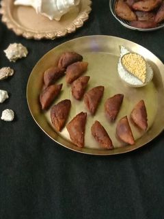 মুগ ডালের ভাজা পিঠে(moog daler bhaja pithe recipe in Bengali) রেসিপির প্রধান ছবি