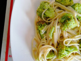 Spaghetti con brócoli y bechamel