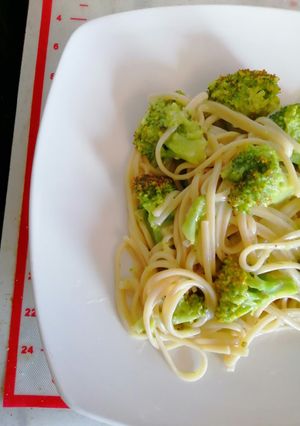 Una foto de Spaghetti con brócoli y bechamel