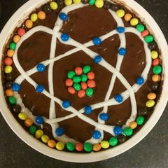 A picture of Atom cake.