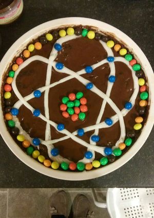 A picture of Atom cake.