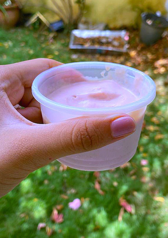 Una foto de Helado de cereza y guayaba