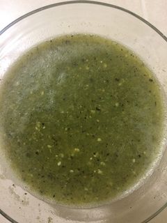 Una foto de Salsa verde asada