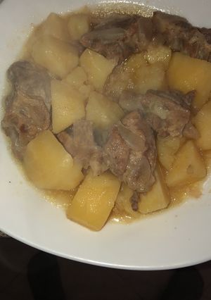 Una foto de Papas guisadas con costillas