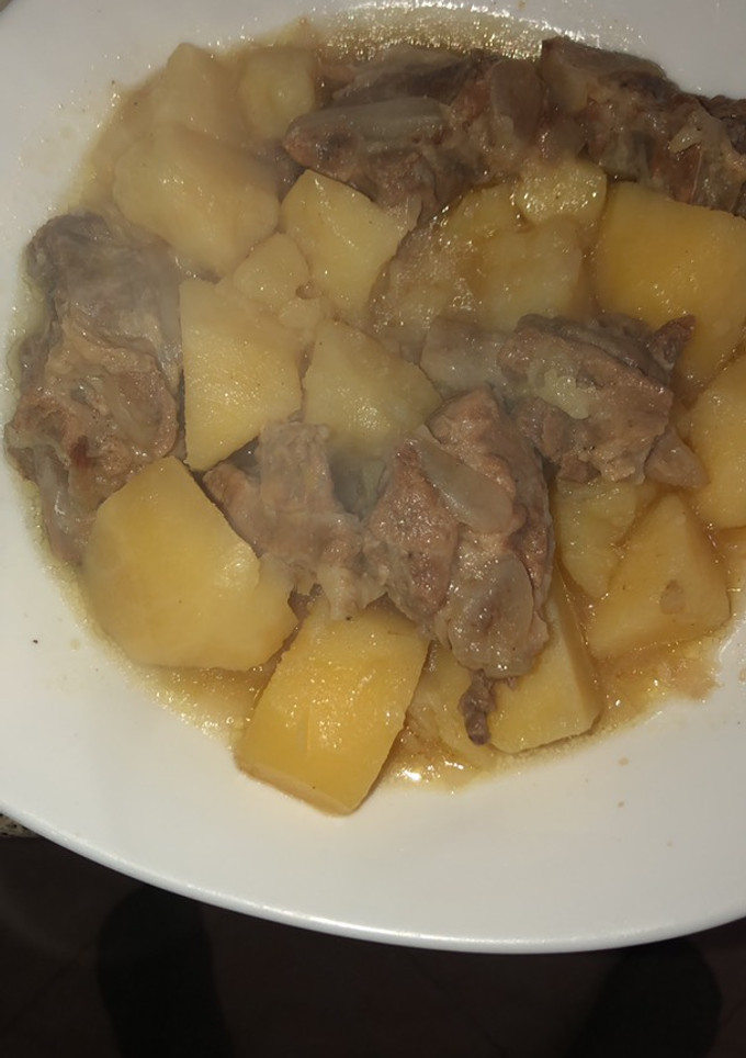 Una foto de Papas guisadas con costillas