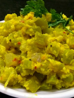 புடலங்காய் பாசிப்பருப்பு பொரியல் (Pudalankaai paasiparuppu poriyal recipe in tamil) செய்முறை முக்கிய புகைப்படம்