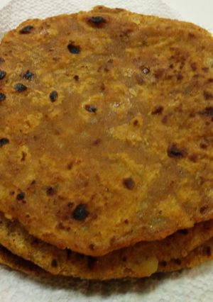 A picture of Aloo pyaj paratha without stuffing.