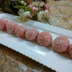 A picture of Strawberry Flavoured Coconut Laddoos.