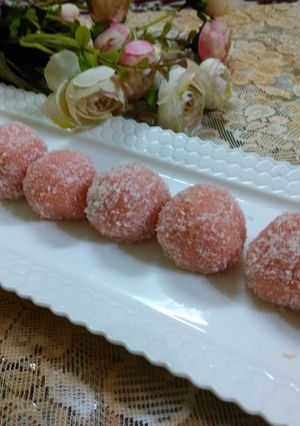 A picture of Strawberry Flavoured Coconut Laddoos.