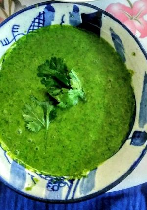 A picture of Mint and coriander chutney.