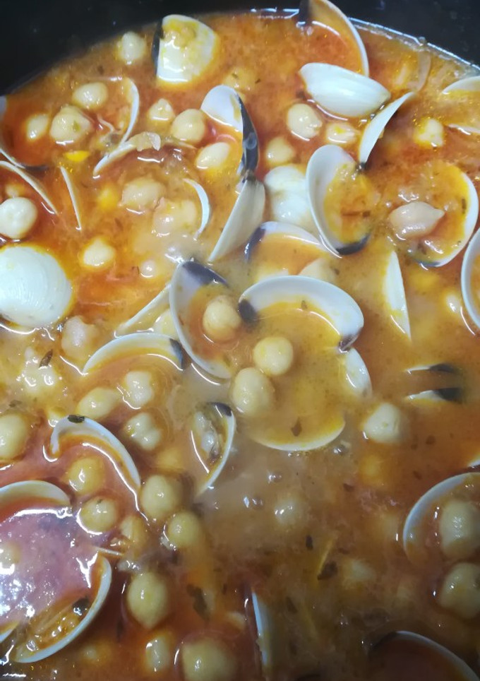 Una foto de Garbanzos con almejas