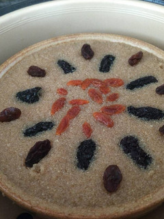 A picture of Steamed amaranth black jujubes cake蒸苋菜子.