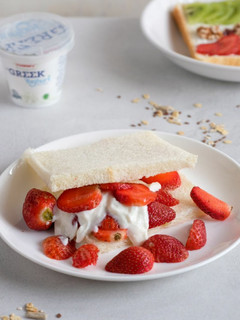 Foto resep Strawberry and Yogurt Healthy Sandwich