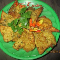 A picture of Tempeh with flour batter (TEMPE KEMUL).