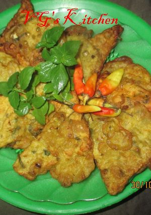 A picture of Tempeh with flour batter (TEMPE KEMUL).