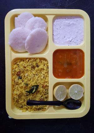 A picture of Idli sambar.