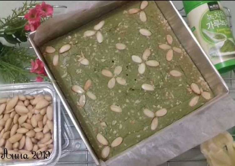 (11.2) Almond Matcha Brownies