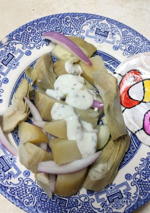 Foto principal de Ensalada de patatas y alcachofas al yogur