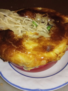 Una foto de Cazuela de falso Ramen con pollo