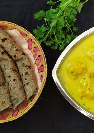 ડપકા કઢી (Dapka Kadhi Recipe In Gujarati) રેસીપી મુખ્ય ફોટો