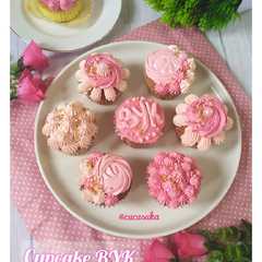 รูปของ Cupcake lembut hias butter cream
