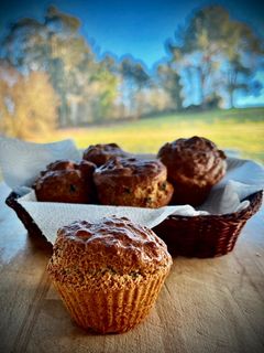 Una foto de Muffins salados de almendra con aceitunas negras al romero (en airfryer)