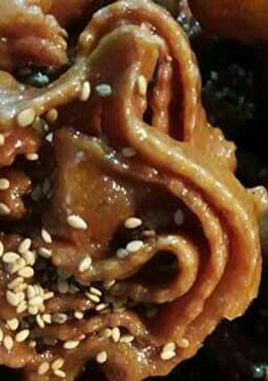 Una foto de Chebakia bañadas en miel dulce típico de Ramadán
